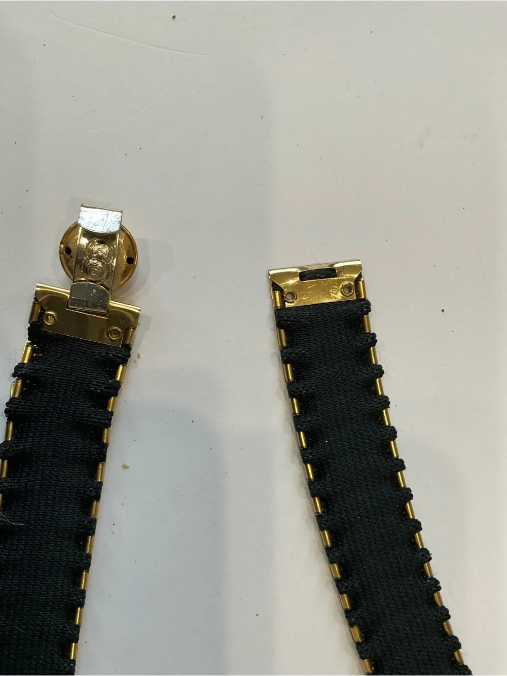 FABULOUS VINTAGE METAL GOLD STRETCH BELT